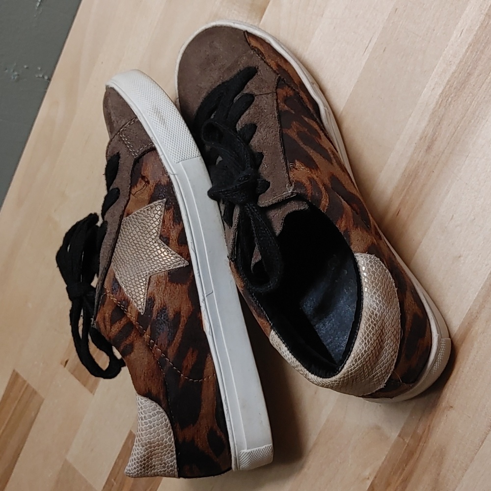Mata Leopard Print shoes size 6